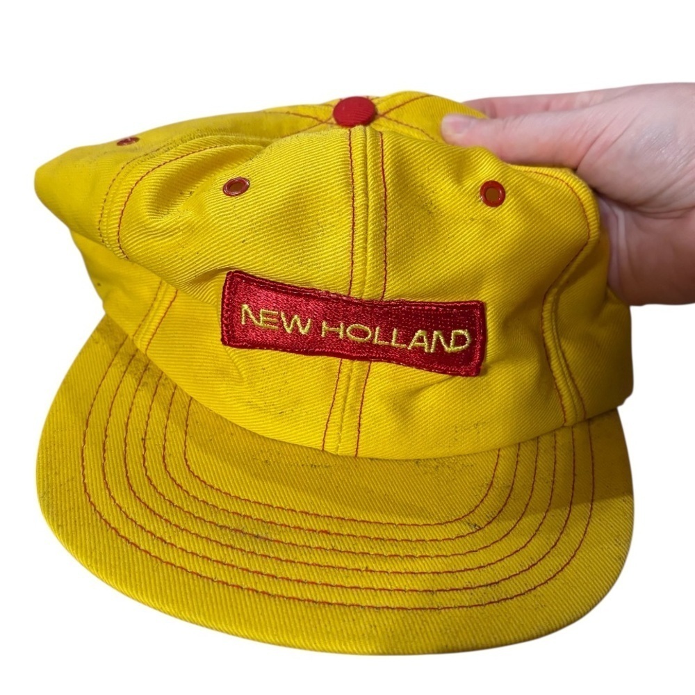 Vintage 80s New Holland Tractors Machinery Farming USA Trucker Snapback Hat
